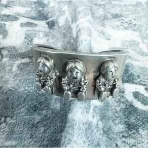 Vtg Carol Felley Navajo Sterling Storyteller Cuff • Mothers & Babies • Signed